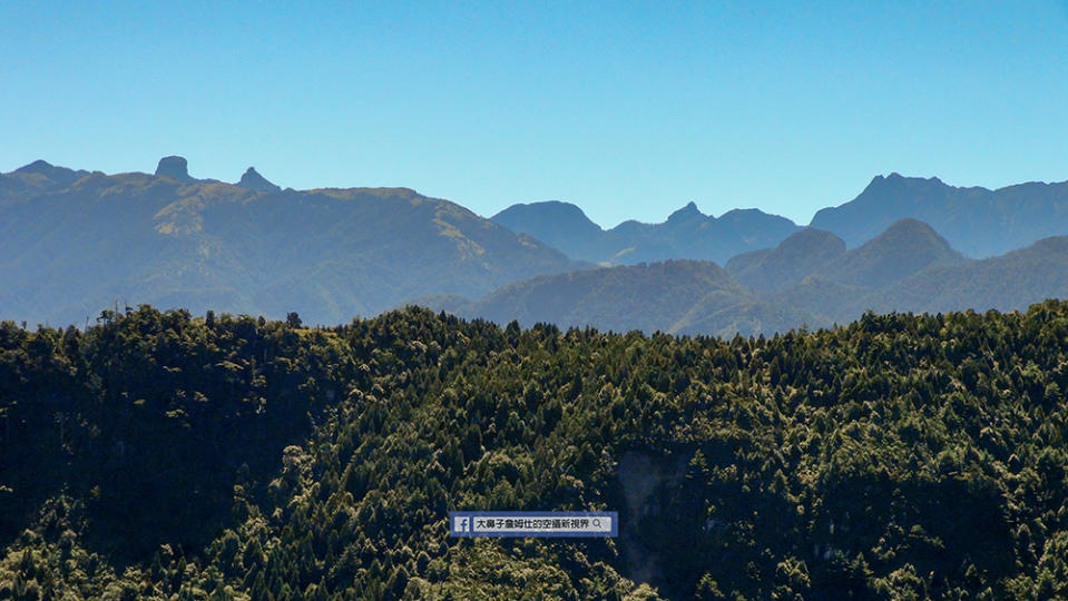 遠眺大小霸尖山、聖陵線，對熱愛登山的人來說就是台灣最美的風景。照片／易俊帆拍攝