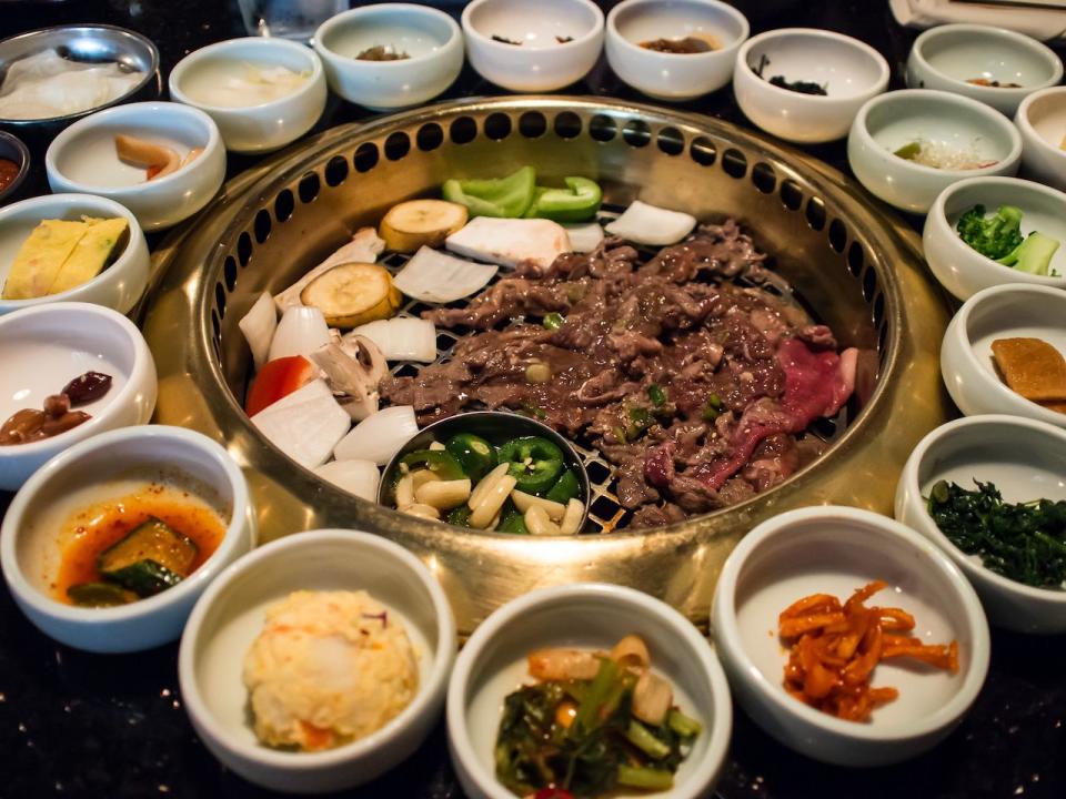 KoRyo-Won - Meat on grill surrounded by side dishes