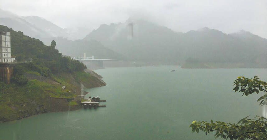 6月2日的梅雨為曾文水庫集水區帶來破百毫米雨量，蓄水率成長4％，曾文、烏山頭兩水庫合計進帳2700萬噸水，南區水資源分署預估二期稻作可全面供灌。（圖／南區水資源分署提供／中國時報程炳璋台南傳真）