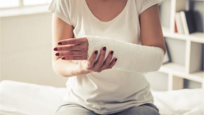 La mitad de las mujeres mayores sufrirá una fractura osteoporótica (muñeca, cadera y/o columna) durante su vida. (Foto: Getty)