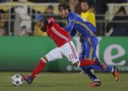 Football Soccer - FC Rostov v FC Bayern Munich - UEFA Champions League Group Stage - Group D - Olimp 2 Stadium, Rostov-on-Don, Russia - 23/11/16. Bayern Munich's Douglas Costa in action against FC Rostov's Aleksandr Erokhin. REUTERS/Maxim Shemetov