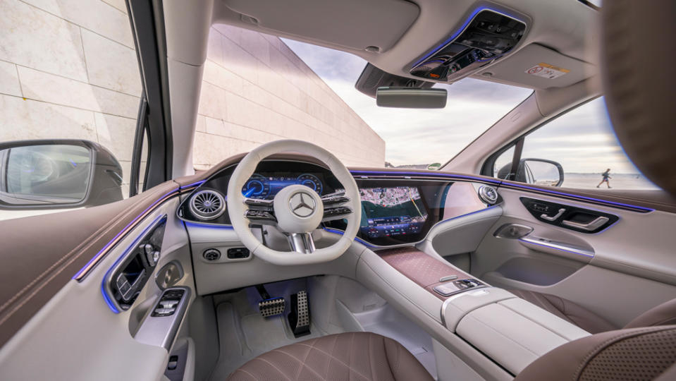 The interior of the Mercedes-Benz EQE SUV 500 4MATIC.