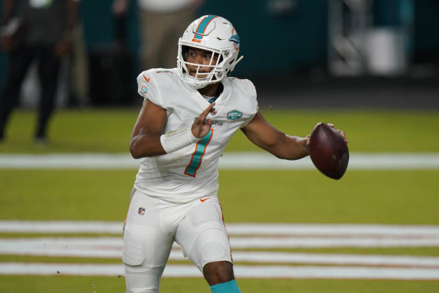 Miami Dolphins play New York Jets in NFL game