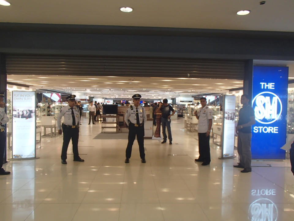 Scene at Megamall, minutes after the robbery at a jewelry store. (Photo by Rio Ribaya)