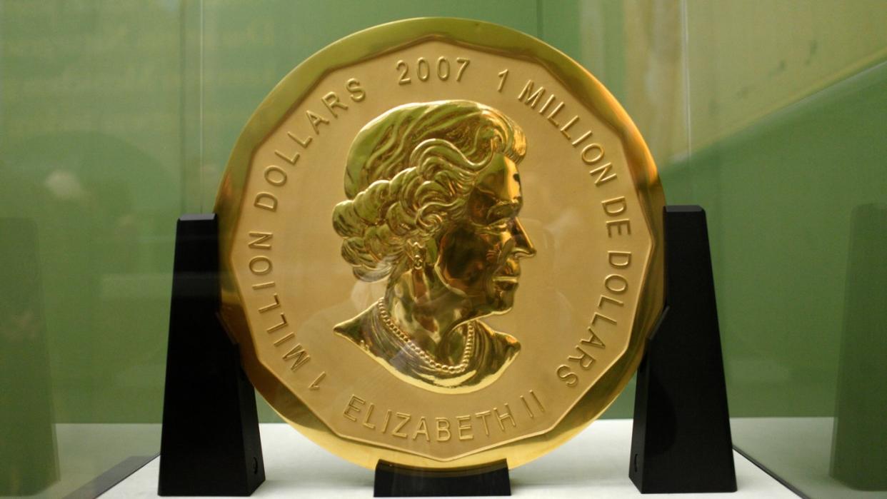 Die 100 Kilogramm schwere Goldmünze «Big Maple Leaf» im Bode-Museum in Berlin.