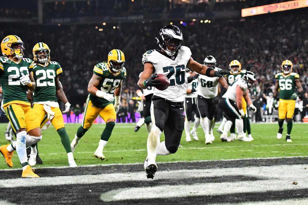 Saquon Barkley named NFC Offensive Player of the Week after first game with  Eagles - Yahoo Sports