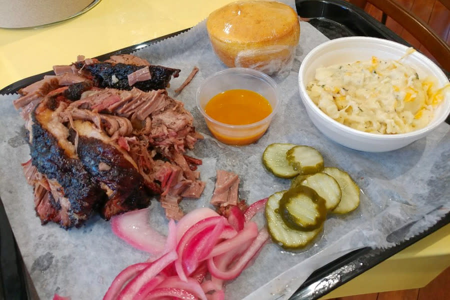 <b>Photo: throwing s./<a href="https://yelp.com/biz_photos/smoked-on-high-bbq-columbus?utm_campaign=13c3ce4e-c4f8-4ba5-955a-45250f013f60%2C723b5903-94e5-45d6-86cd-0f8e5baa97da&utm_medium=81024472-a80c-4266-a0e5-a3bf8775daa7" rel="nofollow noopener" target="_blank" data-ylk="slk:Yelp;elm:context_link;itc:0;sec:content-canvas" class="link ">Yelp</a></b>