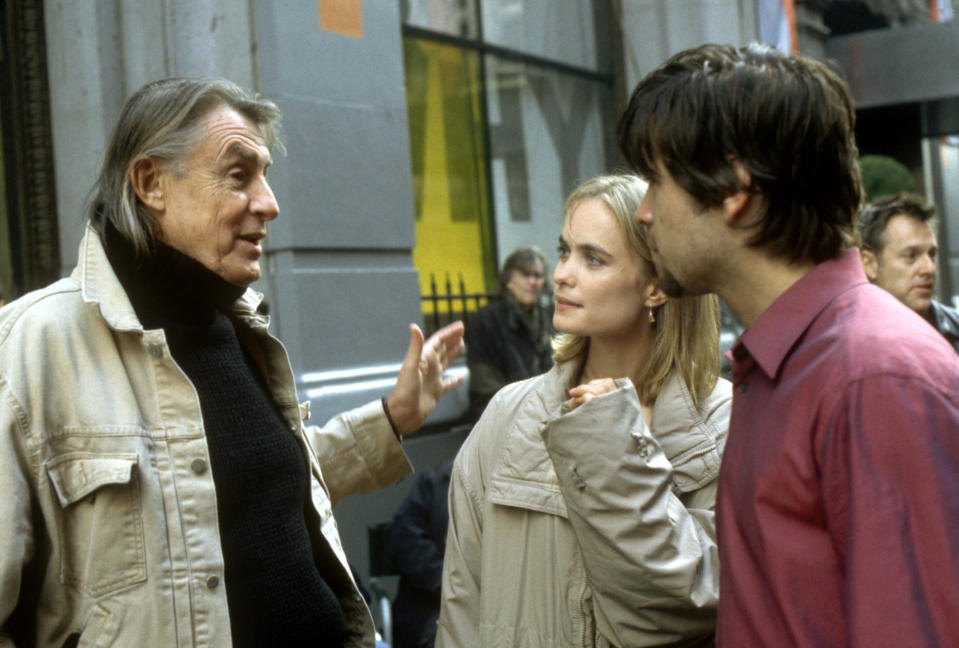 PHONE BOOTH, Director Joel Schumacher, Radha Mitchell, Colin Farrell on the set, 2003, TM & Copyrigh