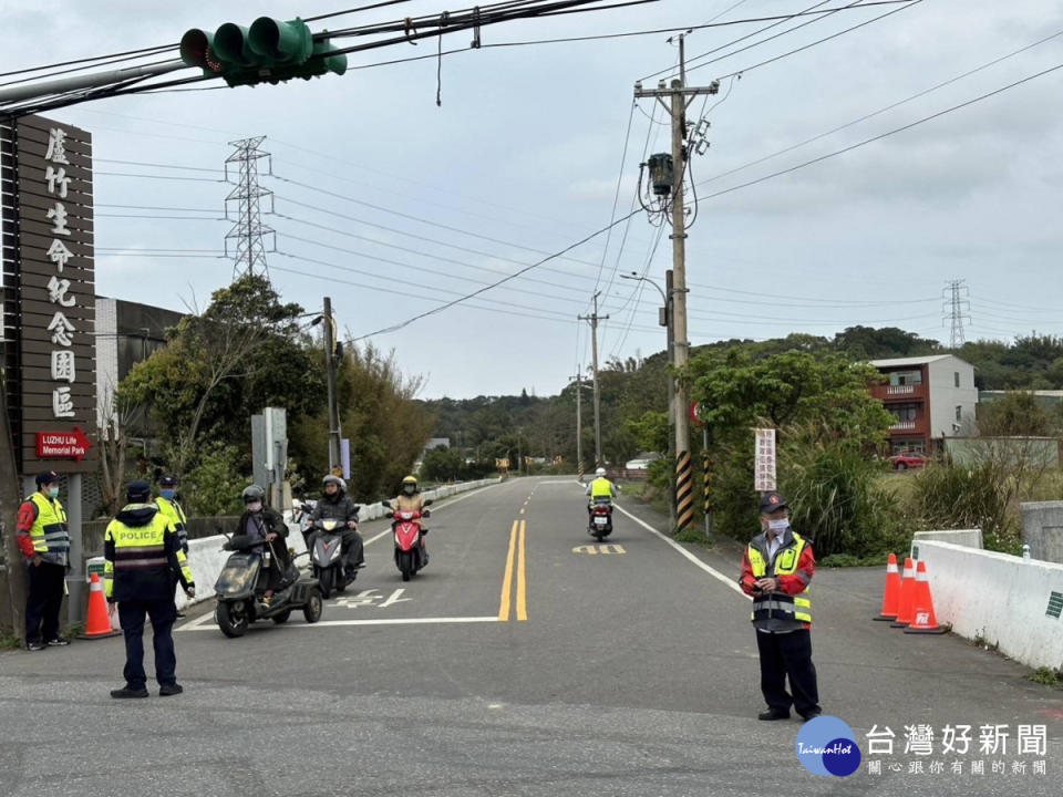 桃園市政府警察局呼籲請民眾避開壅塞路段、提早規劃行程，並配合警方管制疏導。