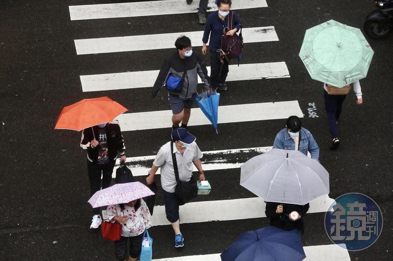 北部及東北部地區有短暫陣雨或雷雨，北部地區並有局部較大雨勢發生的機率。（本刊資料照）