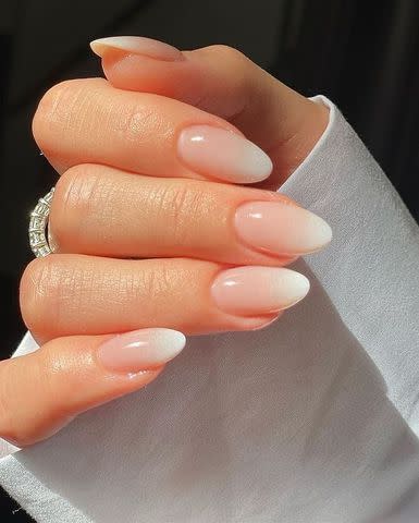 <p>Instagram &#64;bloombarnails</p>