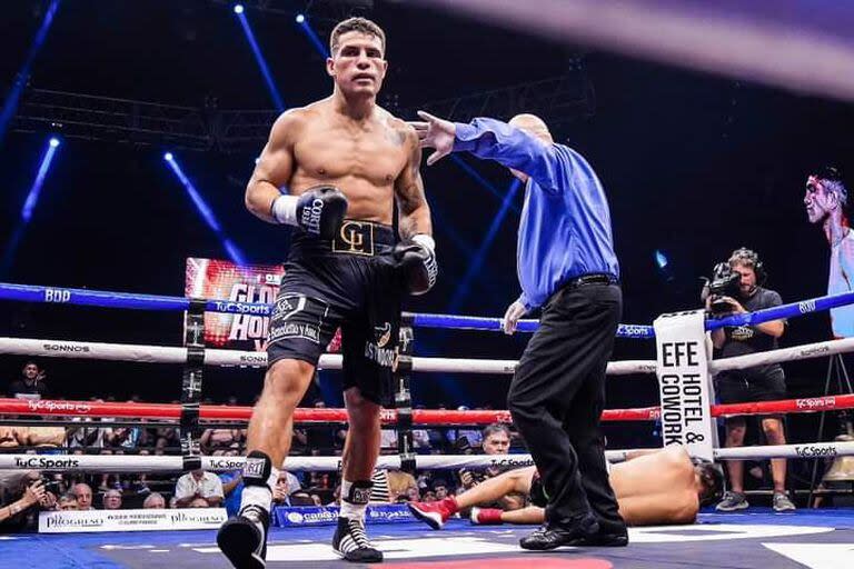 Gustavo Lemos venció por nocaut técnico en el primer round a Javier Clavero