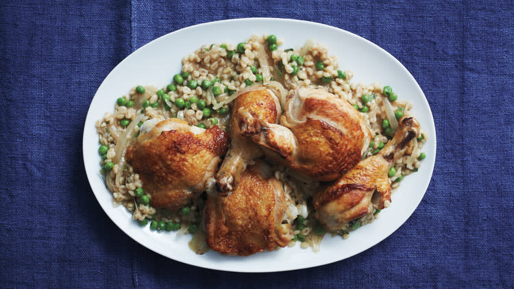 slow-cooker-garlic-chicken-019-xd110688-0715.jpg