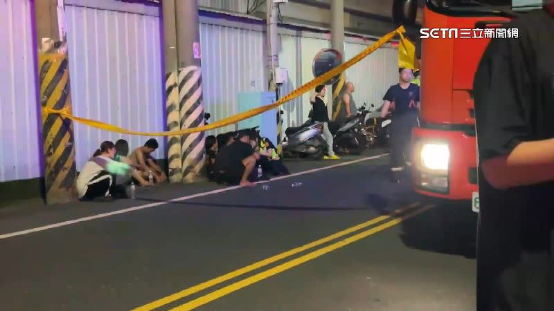 霧峰一間移工宿舍凌晨發生大火，20多名移工緊急逃生，所幸無人傷亡。