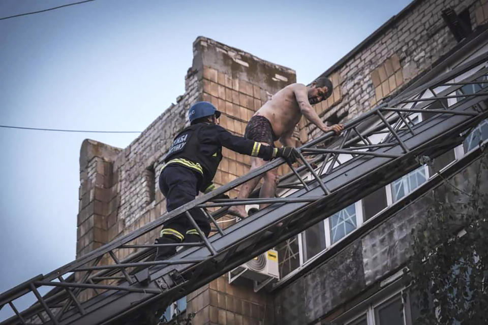In this photo provided by the Ukrainian Emergency Service, rescuers evacuate people from a damaged building after Russian missile strikes in Pokrovsk, Donetsk region, Ukraine, Monday, Aug. 7, 2023. (Ukrainian Emergency Service via AP Photo)