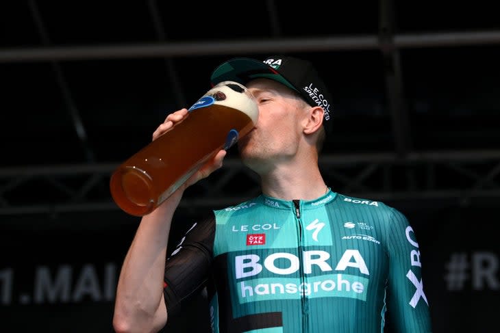 <span class="article__caption">Winner’s beers are the best beers.</span> (Photo: Stuart Franklin/Getty Images)