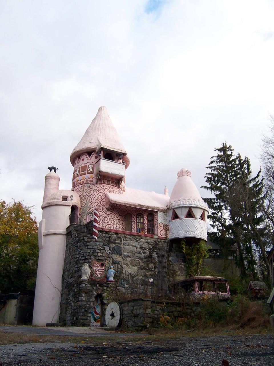 2006: Outside the Gingerbread Castle in Hamburg.