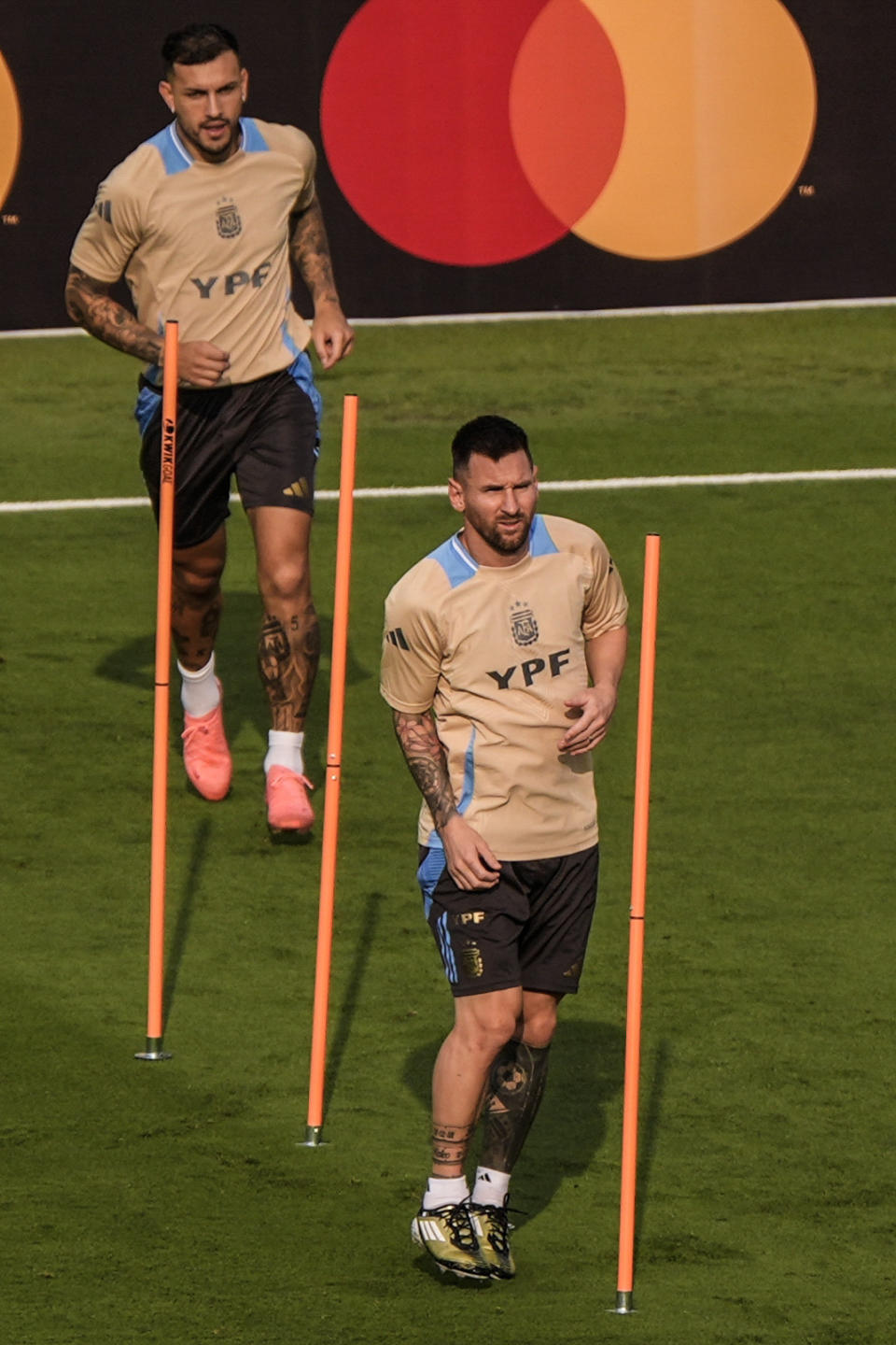 Lionel Messi, right, works out with his team, Argentina, before a COPA soccer match, Monday, June 17, 2024, in Kennesaw, Ga. Argentina plays team Canada on June 20, in Atlanta. (AP Photo/Mike Stewart)