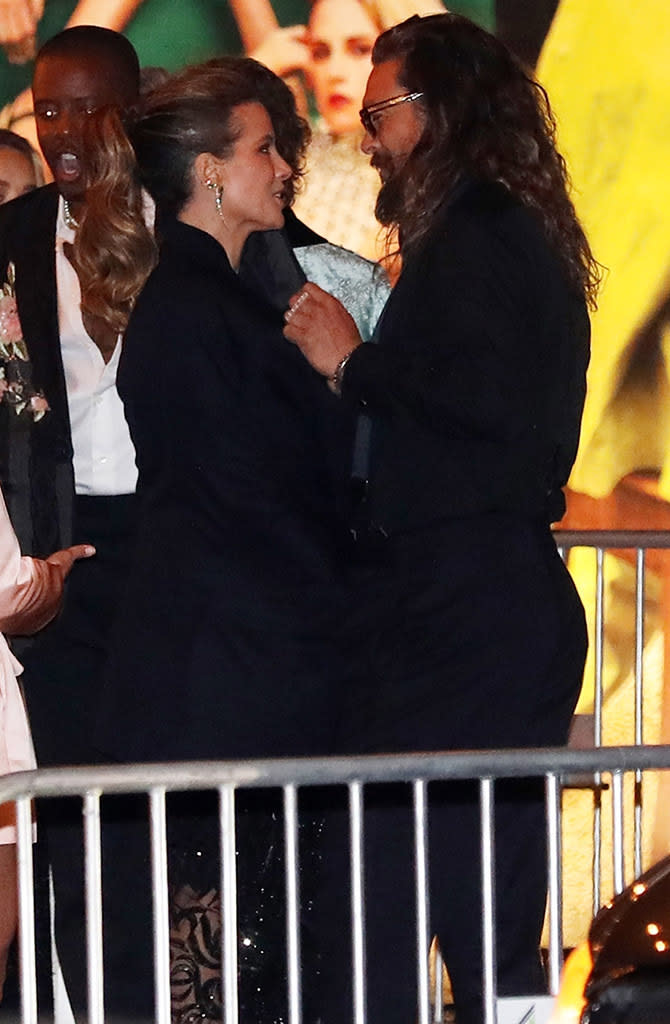 Beverly Hills, CA  - Jason Momoa and Kate Beckinsale get cozy together along with Rita Ora and Taika Waititi at the Vanity Fair party held at the Annenberg Center in Beverly Hills. Jason and Kate seemed to be enjoying each other's company as they smiled and laughed. At one point, Jason takes off his jacket to put on Kate to keep warm from the cold weather.

Pictured: Jason Momoa, Kate Beckinsale, Rita Ora, Taika Waititi

BACKGRID USA 28 MARCH 2022 

BYLINE MUST READ: TPG / BACKGRID

USA: +1 310 798 9111 / usasales@backgrid.com

UK: +44 208 344 2007 / uksales@backgrid.com

*UK Clients - Pictures Containing Children
Please Pixelate Face Prior To Publication*