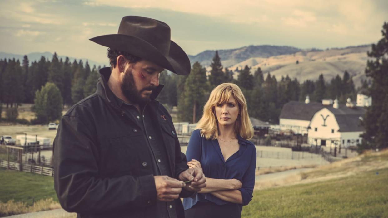  Cole Hauser and Kelly Reilly in Yellowstone. 