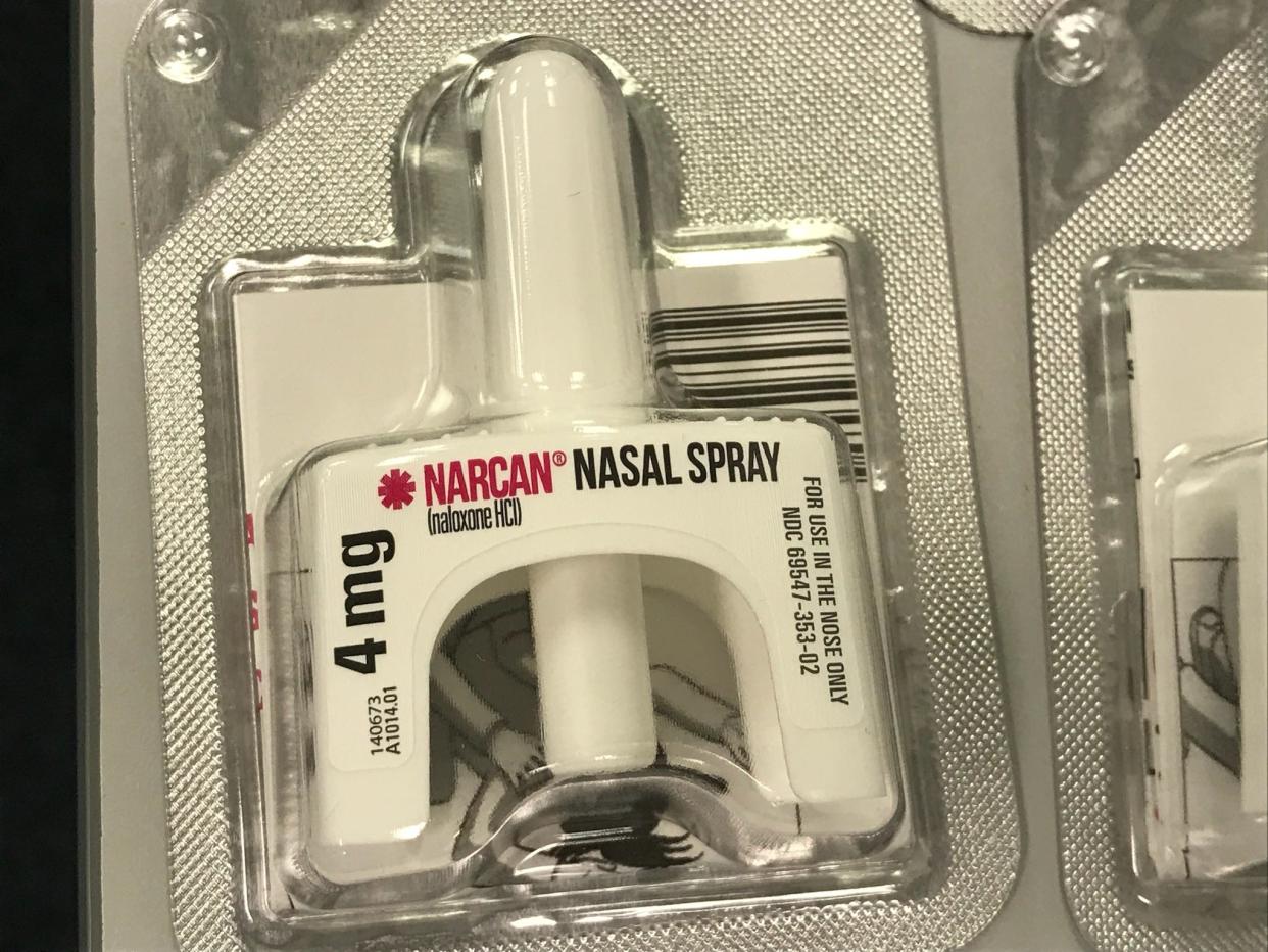 Narcan spray