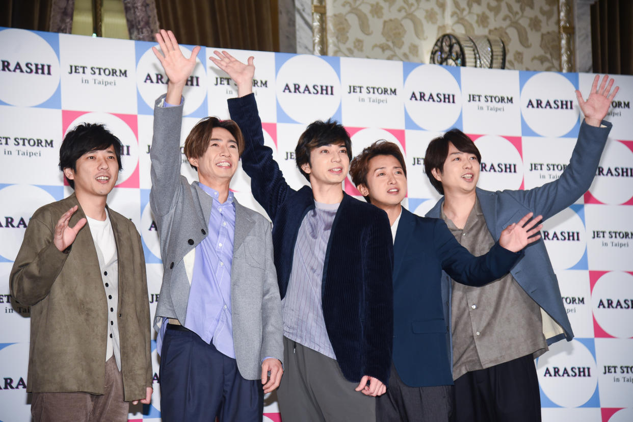 TAIPEI, CHINA - NOVEMBER 11: Singers Ohno Satoshi, Matsumoto Jun, Aiba Masaki, Ninomiya Kazunari and Sakurai Sho of Japanese band Arashi meet fans on November 11, 2019 in Taipei, Taiwan of China. (Photo by VCG/VCG via Getty Images)