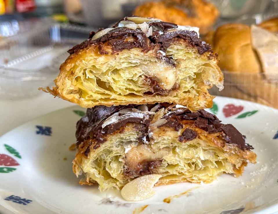 shinfuni - banana nutella croissant