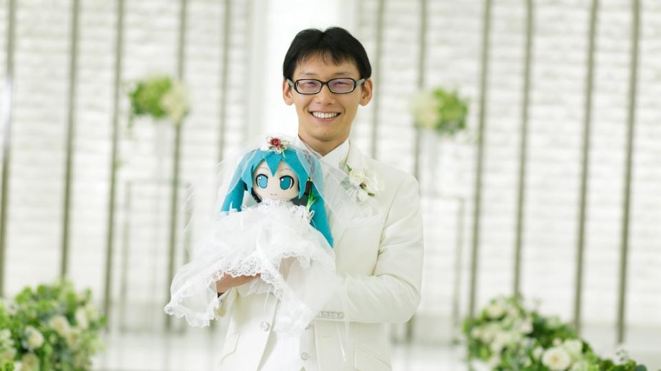 近藤於2018年與初音結婚。（圖／翻攝自近藤 顕彦【 ⋈ 】ミクさん大好き Twitter） 