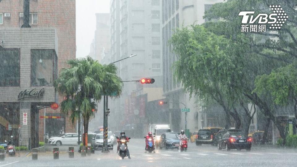 經常下雨導致空氣中濕度高。（示意圖／shutterstock達志影像）