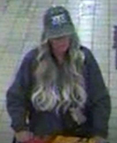 Swindon Advertiser: Suspected Sainsbury's thieves have been pictured