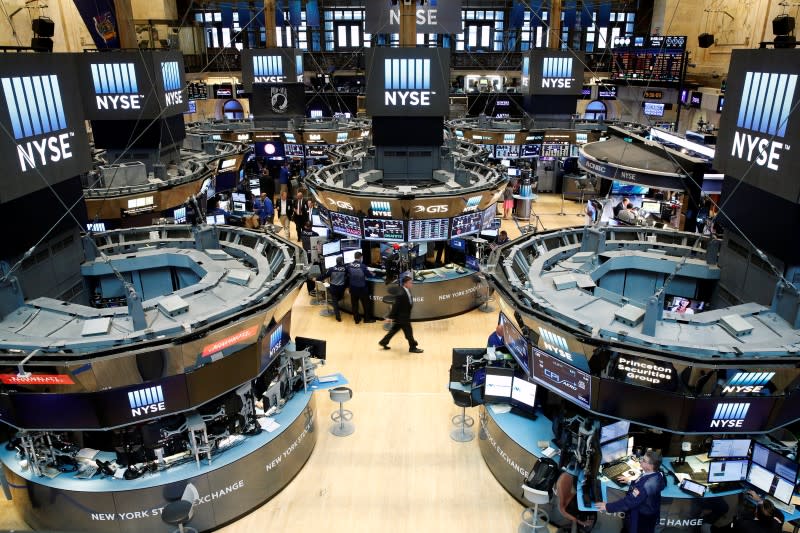 Traders work on the floor of the New York Stock Exchange (NYSE) in New York City, U.S., August 23, 2016. REUTERS/Brendan McDermid