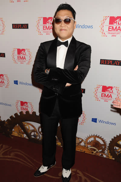 ... Gangnam-Styler Psy setzte auf den eleganten Schwarzweiß-Look. (Bild: Getty Images)
