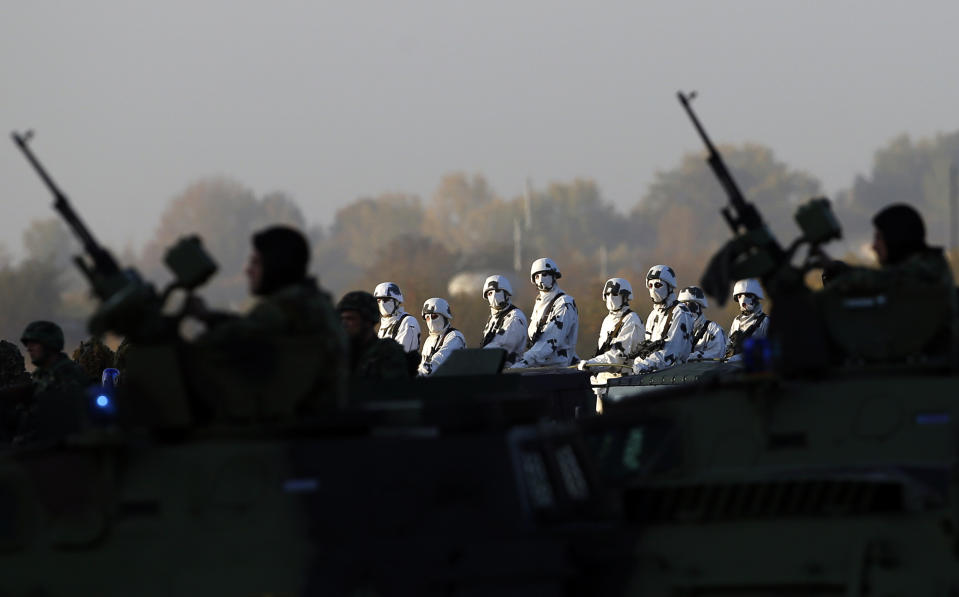 In this photo taken on Tuesday, Oct. 17, 2017, Serbian Army soldiers perform during rehearsal exercise in Batajnica, military airport near Belgrade, Serbia. Serbia on Thursday, Dec. 15, 2022 formally demanded that its security forces return to the breakaway former province of Kosovo, despite warnings from the West that such calls are unlikely to be accepted and only add to tensions in that part of the Balkans. (AP Photo/Darko Vojinovic)