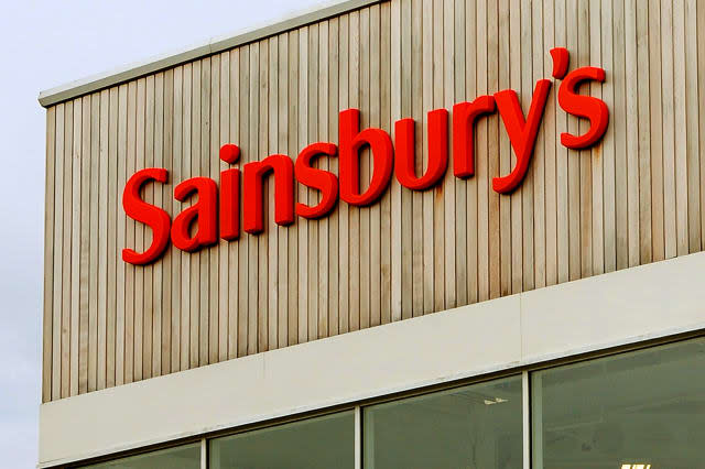 Sainsbury's staff to get pay rise