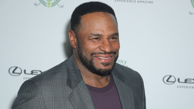 Jerome Bettis finishes degree and graduates from Notre Dame