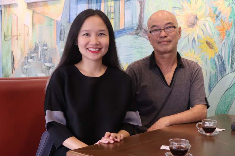 越南異議樂人厄戴（Ngoc Dai）、杜阮玫瑰（Mai Khôi）接受《風傳媒》專訪。（蔡娪嫣攝）