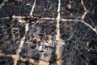<p>An aerial photo shows burnt houses and trees following a wildfire in Mati, east of Athens on July 25, 2018. (Photo: Antonis Nikolopoulos/Eurokinissi via AP) </p>