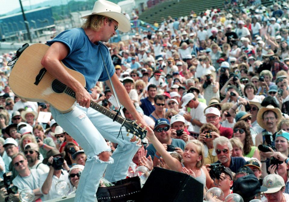 Alan Jackson interacts with the crowds during his Arista Nashville performance during Fan Fair June 22, 1998 at the State Fairgrounds.