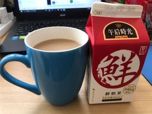 原PO認為此款鮮奶茶茶味偏重，比較喝不到鮮奶的香氣。（圖／翻攝自 Dcard ）