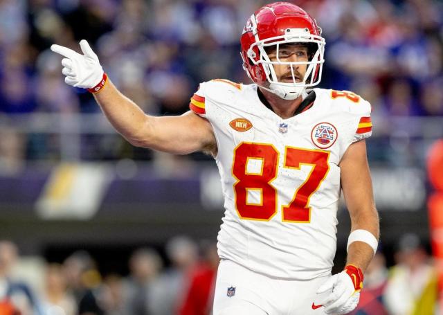 Chiefs star Travis Kelce shakes off an ankle injury with a key TD