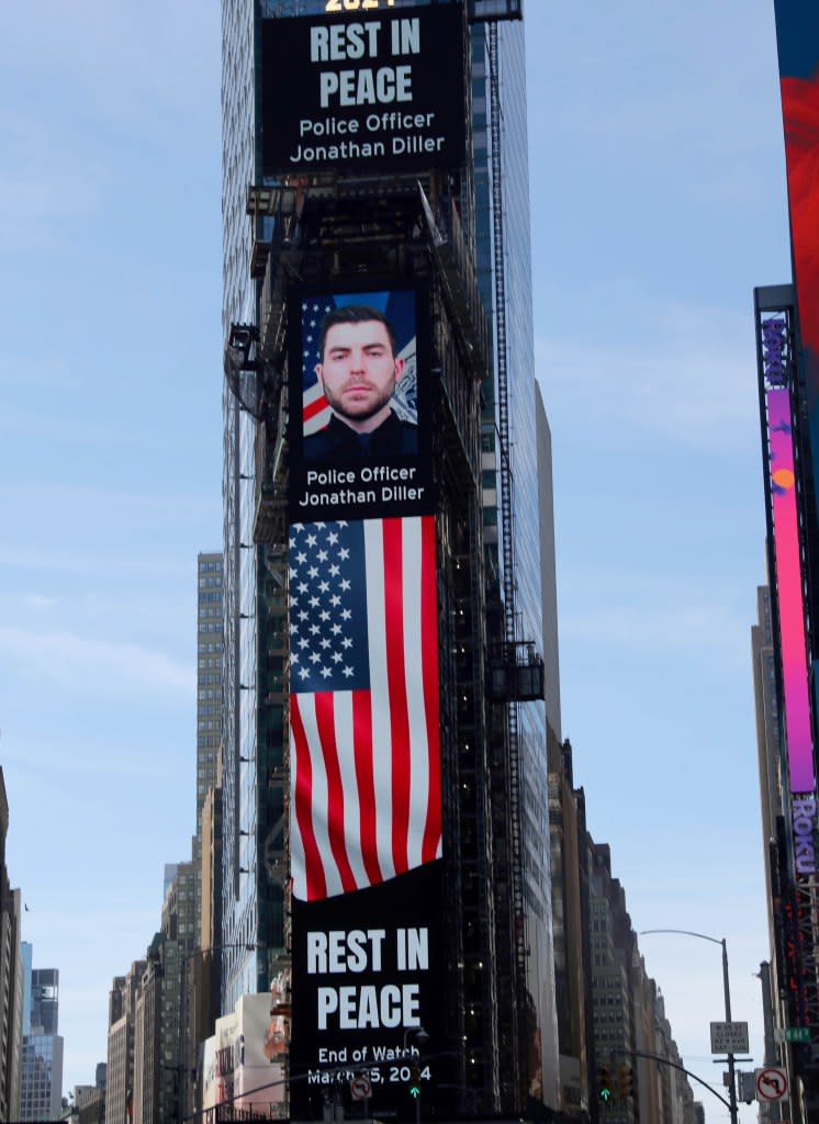 “Rest in peace Jonathan, the man who captured my heart and now all of New York’s,” she told mourners. G.N.Miller/NYPost