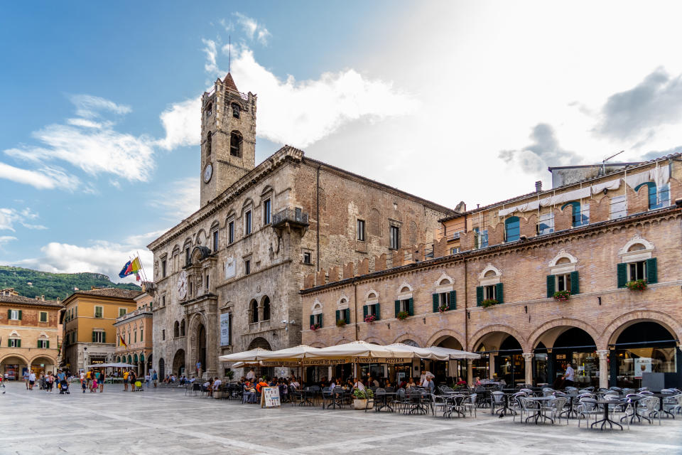 Ascoli Piceno ha fatto registrare il salto più alto: dalla 37esima alla quinta posizione. La città si piazza davanti a Verona (sesta), Treviso (settima) e Bolzano (ottava).