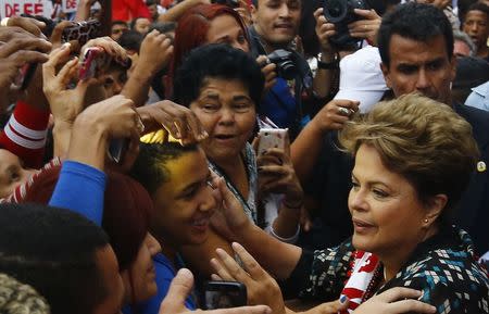 Brazil's President and Workers' Party (PT) presidential candidate Dilma Rousseff (R) greets her supporters during a campaign rally in Duque de Caxias near Rio de Janeiro October 22, 2014. REUTERS/Ricardo Moraes