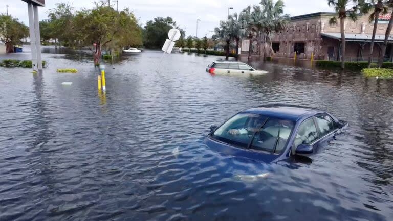 Esta imagen tomada por un dron proporcionada por Kairat Kassymbekov muestra una inundación el jueves 10 de octubre de 2024, en Tampa, Florida, tras el paso del huracán Milton. (Kairat Kassymbekov vía AP)