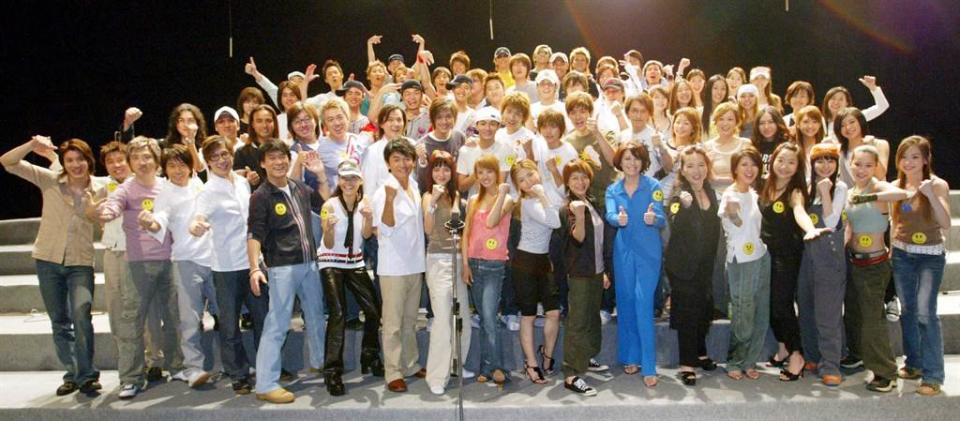 由王力宏、陶喆、陳鎮川共同創作抗SARS歌曲《手牽手》，找來86位藝人合唱。(圖／本報系資料照)