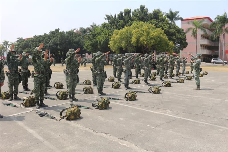 網友好奇有沒有能補滿1年役期的方法。（圖／翻攝自陸軍步兵第117旅臉書）