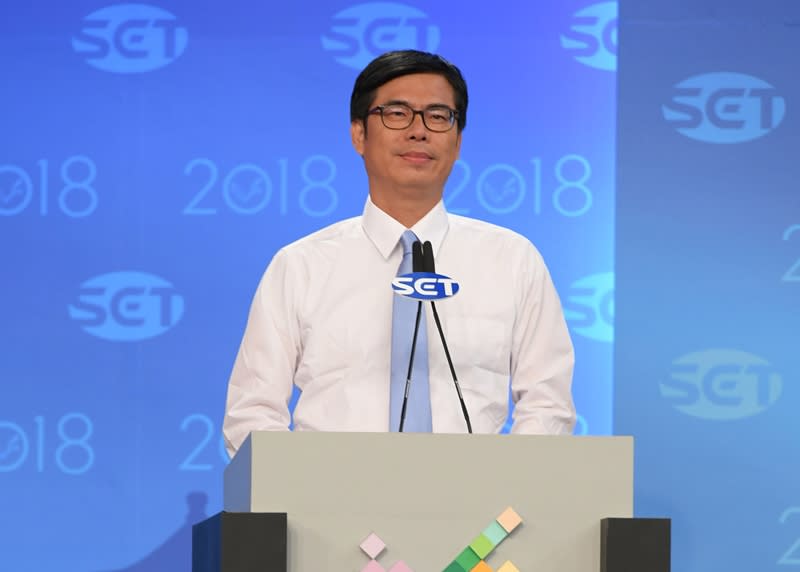 由三立電視台舉辦的2018高雄市長候選人辯論會19日晚間登場，民進黨候選人陳其邁出席發表政見並回答提問。（中央社資料照／三立電視台提供）