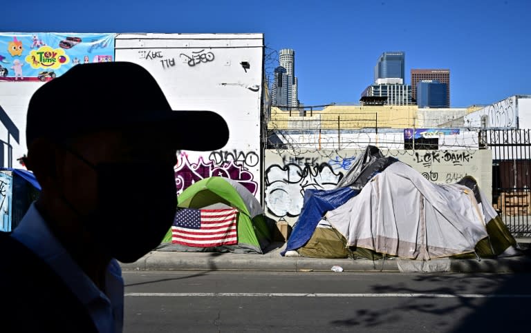 Unas tiendas de unas personas sin hogar en Los Ángeles, en una imagen del 22 de noviembre de 2023 (Frederic J. Brown)