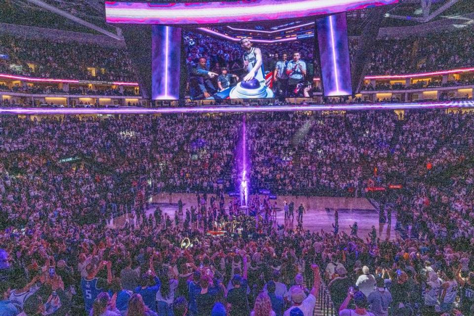 Sacramento Kings center Domantas Sabonis (10) lights the beam as fans cheer at Golden 1 Center after his team defeated the Golden State Warriors during an NBA play-in game on Tuesday, April 16, 2024. Hector Amezcua/hamezcua@sacbee.com
