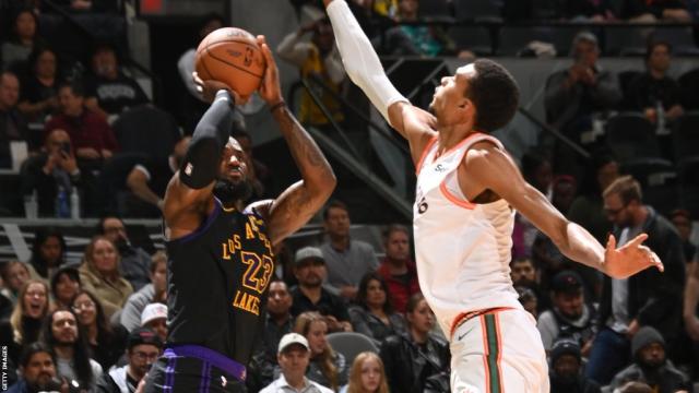 Spurs snap 18-game skid, topple James, Lakers 129-115